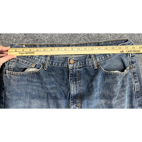 Levi's 505 Jeans Mens 38x32 Regular Fit Straight Leg Blue Denim Medium Wash - Picture 8 of 11